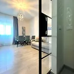 Guesthost - Balcony Flat X3 Linate Airport Mm4 Apartment Mailand