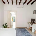 شقة Stylish Flat Near Duomo - Metro 50 M - 4 Guests ميلان