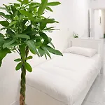 Bed & Garage In *