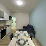 Lägenhet Lucania Azzurra Apartment, Elegante E Confortevole, Con Metro M3 Sotto Casa, Collegamento Diretto A Duomo Di E Stazione Milano