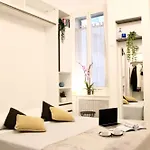 Cozy Among The Liveliest Street Of Isola Apartment *