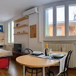 Casa Altaguardia Porta Romana Metro M3 * Milano