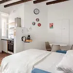 Stylish Flat Near Duomo - Metro 50 M - 4 Guests ميلان