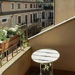 Lodovica Milano-metro M4-navigli-bocconi Милан