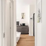 Moderno Vicino Metro M5 * Milan