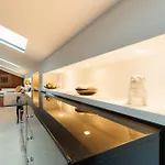 Guesthost - 500sqm Luxury With Spa, Gym, Terrace, Game & Garage