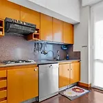 Ampio Trilocale Nel Cuore Di - 97mq Di Comfort 公寓 *