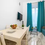 Bright '46' Cosy And Apartment *