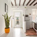 Stylish Flat Near Duomo - Metro 50 M - 4 Guests *