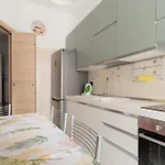 Guesthost - De Angeli Elegant Apartament Mediolan