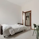 Apartamento Guesthost - Morazzone Bright And Cozy Design Flat Milán