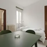 Guesthost - Morazzone Bright And Cozy Design Flat Apartamento Milán