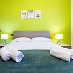 Bright And Quiet - Elegant Апартаменты *