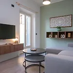 Bright Top-floor With Private Terrace * ميلان