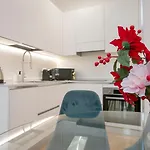 I-host - Bright 1br With Balcony In *