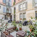 Elegant Center Flat 5 Guests - M1 Metro - Fast Wi-fi - Ac & Balcony Apartment