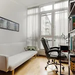 Guesthost - Modern In Corvetto 아파트