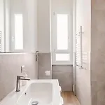 Moderno Vicino Metro M5 *