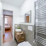 Modern Flat Near Skyline Apartment *