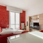 Guesthost - Certosa Cozy Flat With Balcony ميلان