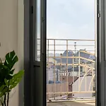 Skyline View Loft - Chinatown & Garibaldi *