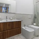 Luxury 2-bedroom Station Daire