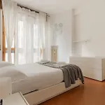 Guesthost - De Angeli Elegant Apartament *