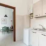 Guesthost - Morazzone Bright And Cozy Design Flat * Milán