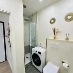 District Flat شقة *