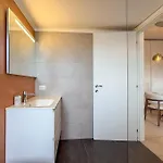 Metro 8 Min Cozy With Balcony *