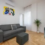 I-host - Bright 1br With Balcony In *