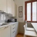 Apartment Guesthost - M5 Isola Cozy *