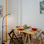 Guesthost - Relaxing Wooden Lejlighed