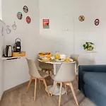 דירה Stylish Flat Near Duomo - Metro 50 M - 4 Guests מילאנו