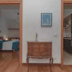 Stylish Near Duomo, Near Metro, Balcony Apartman