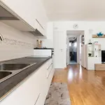 Guesthost - Modern In Corvetto Appartamento