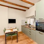 Modern Flat Near Skyline Apartment *