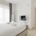 Porta Genova - Voghera - Bilocale Con Balcone アパート