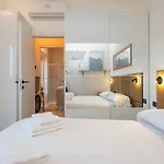 Bright Top-floor With Private Terrace شقة