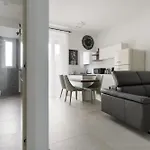 Lambrate - Corti - Bilocale Con Ampio Balcone * Milão