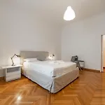 4 Min From Porta Genova Station With Whirlpool
