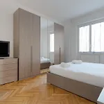 Apartment Guesthost - Certosa Cozy Flat With Balcony