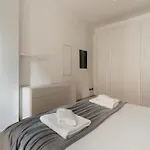 Guesthost - De Angeli Elegant Apartment