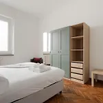 Apartamento Guesthost - Morazzone Bright And Cozy Design Flat