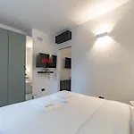 Apartman 9 Min Walk From Porta Nuova, Design And Elegance Milánó
