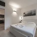Apartman 9 Min Walk From Porta Nuova, Design And Elegance