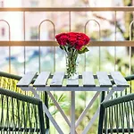 Apartment Station - Private Terrace, Netflix & Wi-fi *