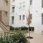 Elegante E Luminoso In Zona Navigli アパート ミラノ