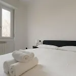Guesthost - Cozy Near San Siro Апартаменты Милан