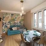 Stylish With Private Terrace & 2 Baths *